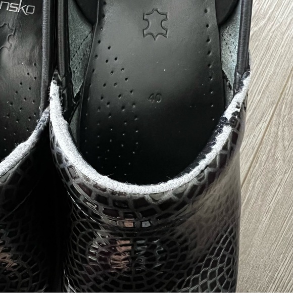 Dansko Women’s Professional Clogs Size 9.5 -10 , 40. Black and Silver Print. - Picture 3 of 7